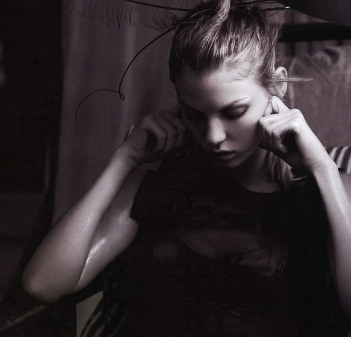 Angela Lindvall 17