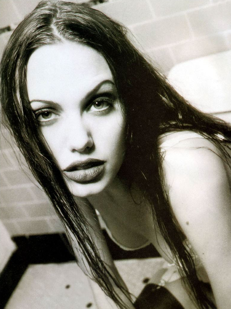 Angelina Jolie 13