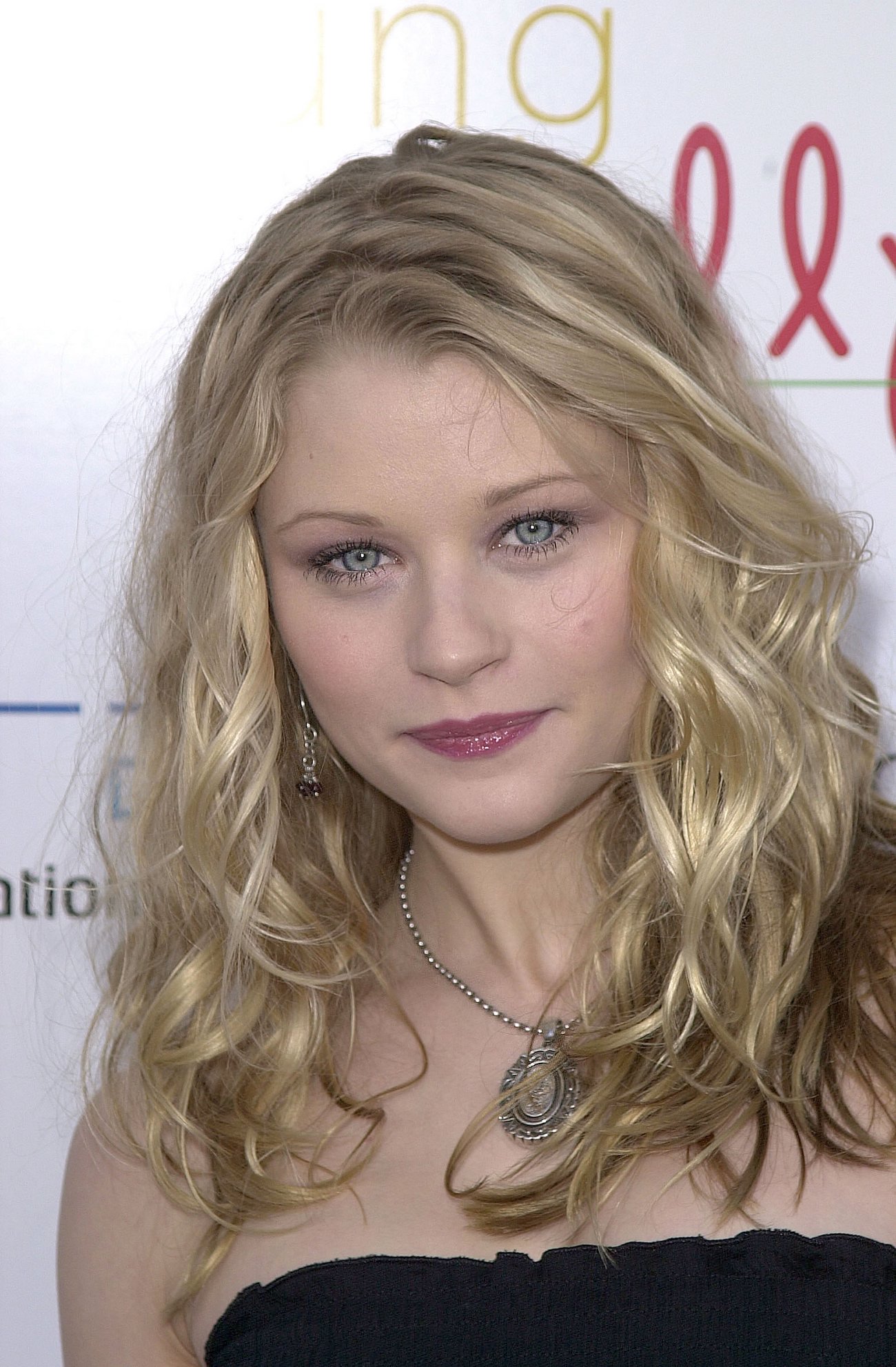 Emilie de Ravin 01