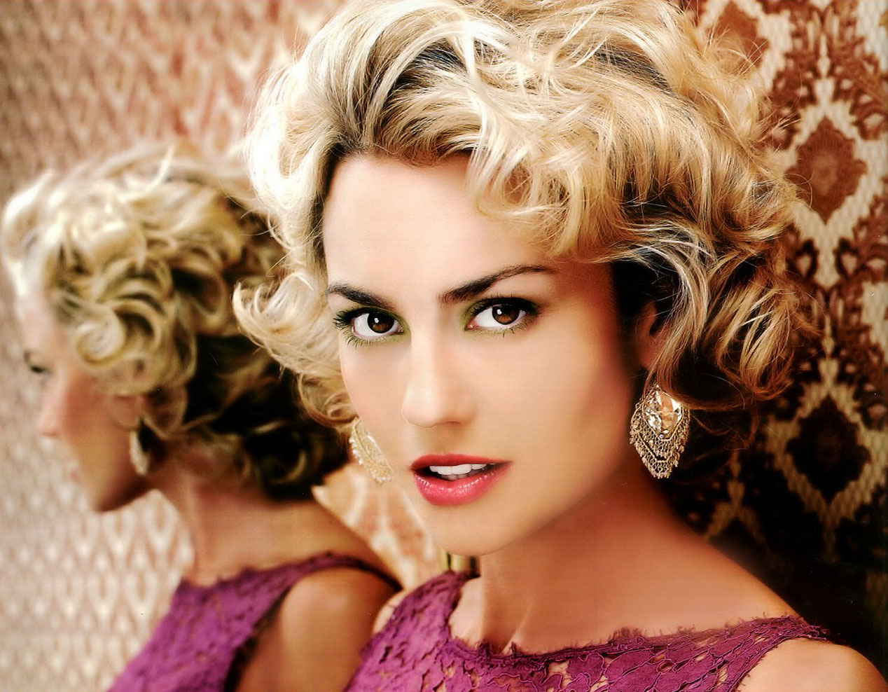 Kelly Carlson 01