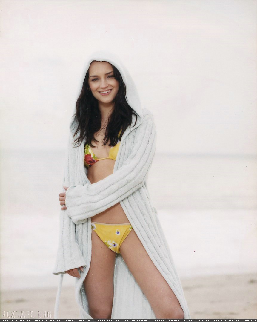 2. Rachael Leigh Cook pages 1. 