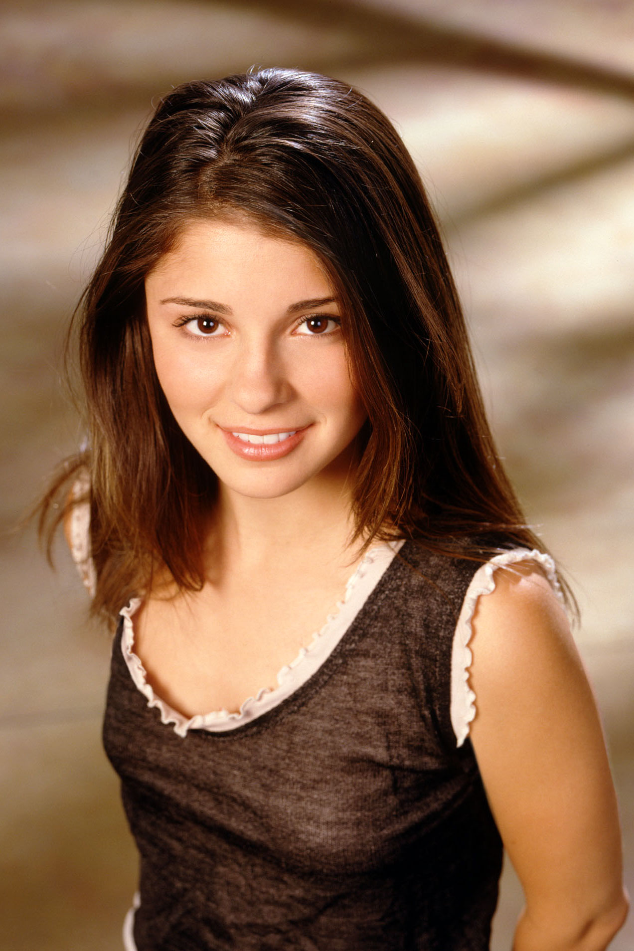 Shiri Appleby 04