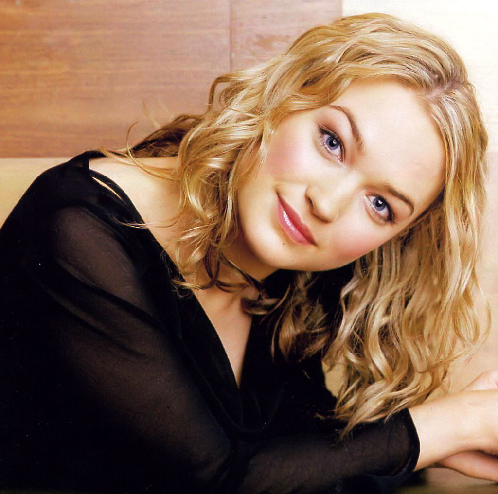 Sophia Myles 03